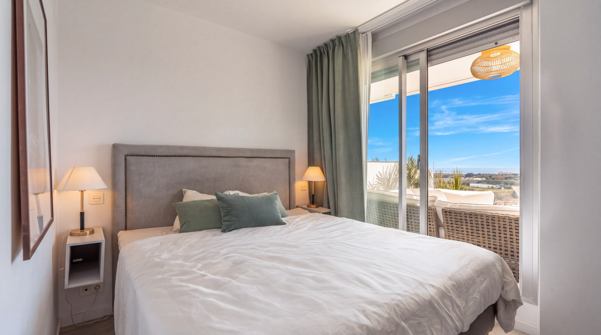 Modern 3-Bedroom Apartment in Oceana Views, Cancelada