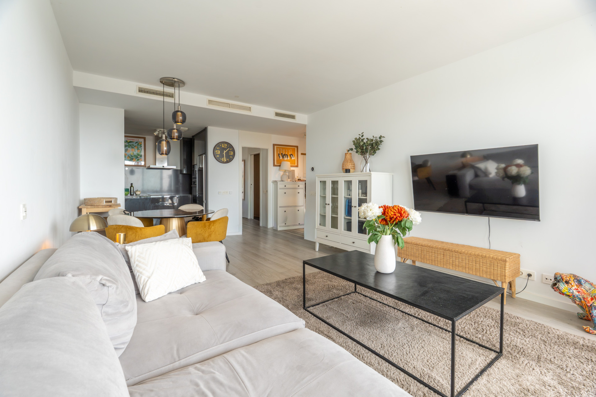 Modern 3-Bedroom Apartment in Oceana Views, Cancelada