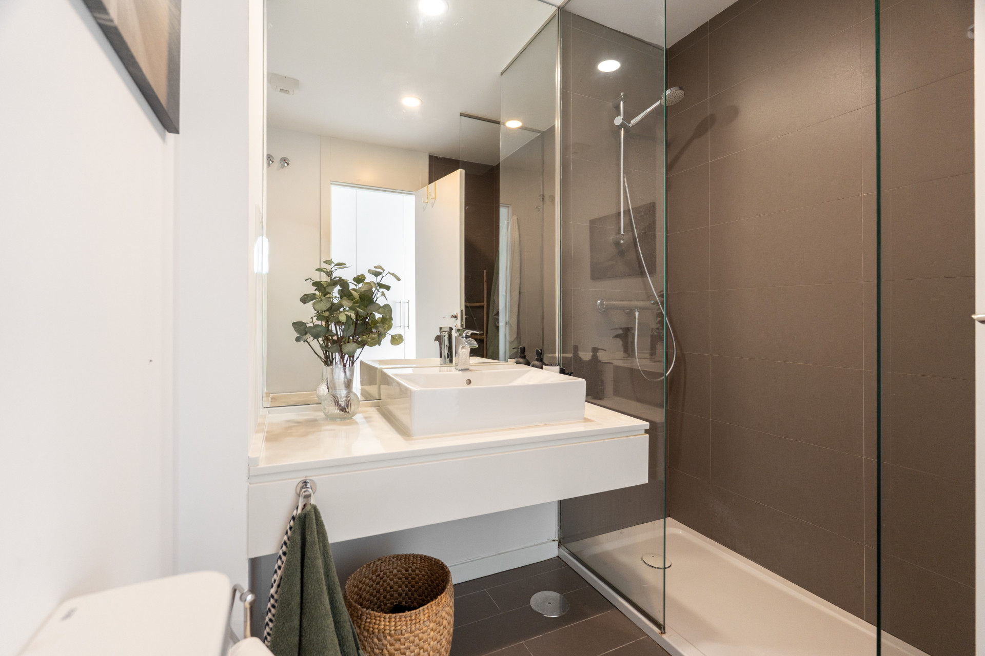 Modern 3-Bedroom Apartment in Oceana Views, Cancelada