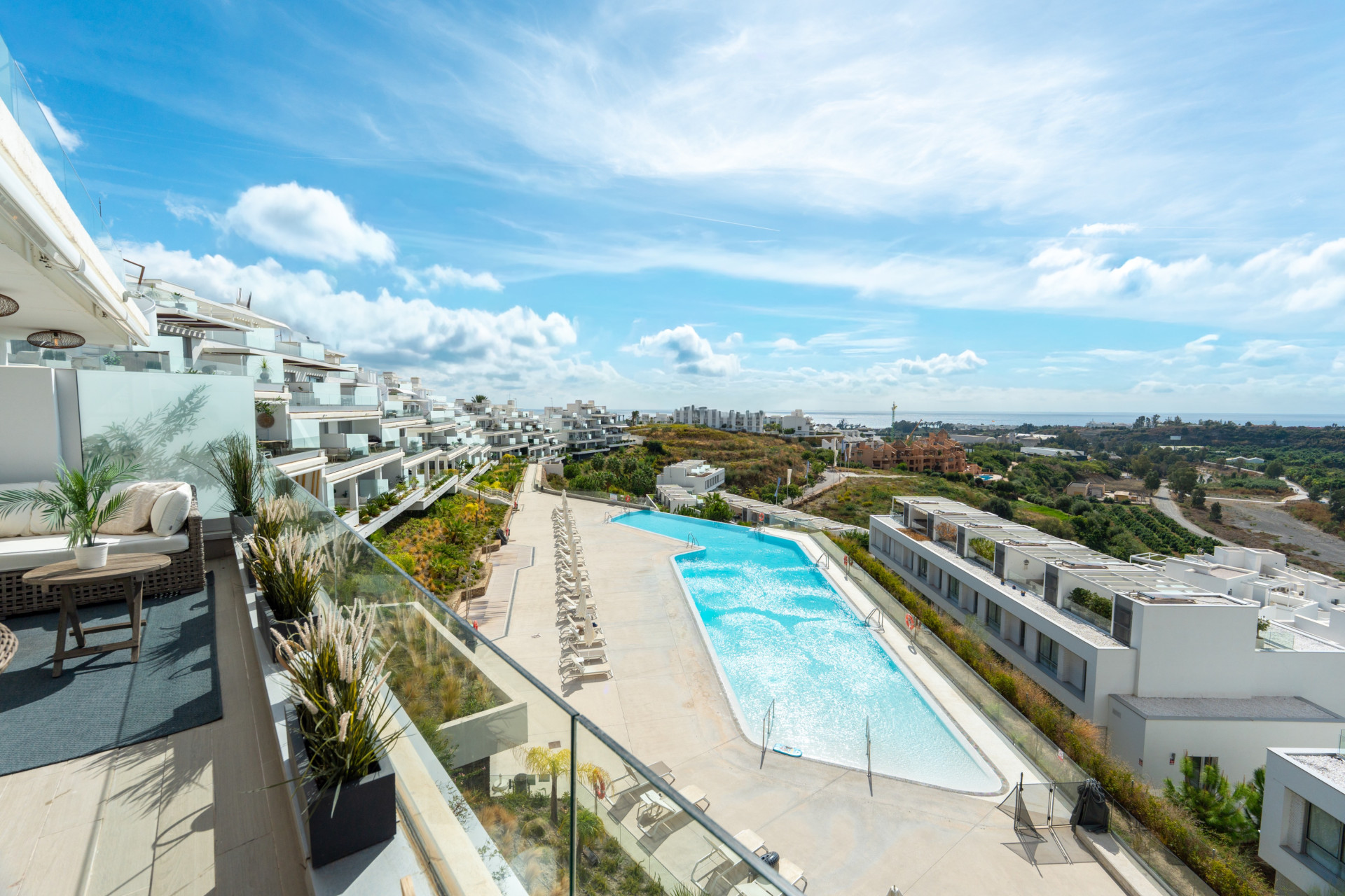 Modern 3-Bedroom Apartment in Oceana Views, Cancelada