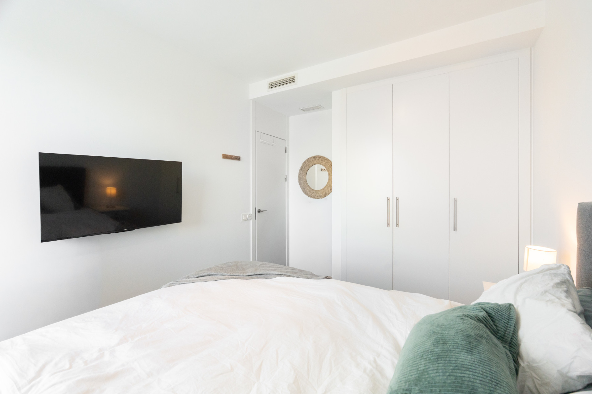 Modern 3-Bedroom Apartment in Oceana Views, Cancelada