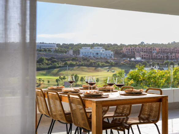 Modern Apartment with Golf Views