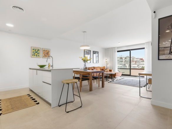 Modern Two-Bedroom Apartment in Las Mesas, Estepona