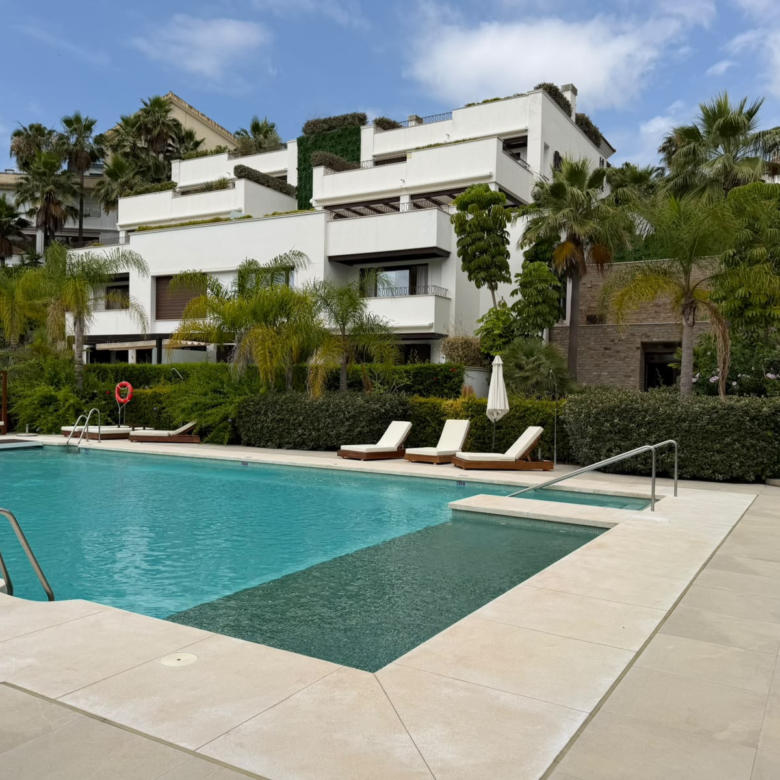 Modern 3 Bedroom Apartment For Long Term Rent Just minutes Away From Puente Romano
