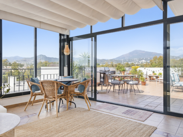 Penthouse in Guadalmina Alta with Golf Views & Rooftop Terrace