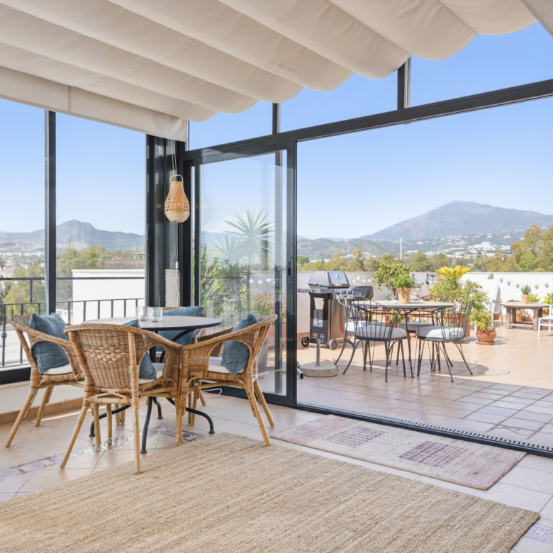Penthouse in Guadalmina Alta with Golf Views & Rooftop Terrace