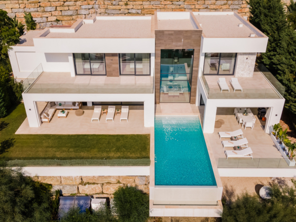 Penthouse villa in La Alqueria with panoramic seaviews