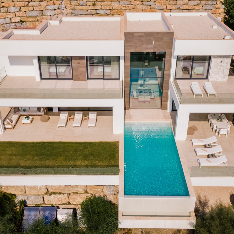 Penthouse villa in La Alqueria with panoramic seaviews