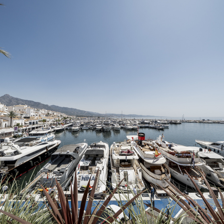 Prestigeträchtiges Wohnen und Investitionsmöglichkeit im Herzen von Puerto Banús