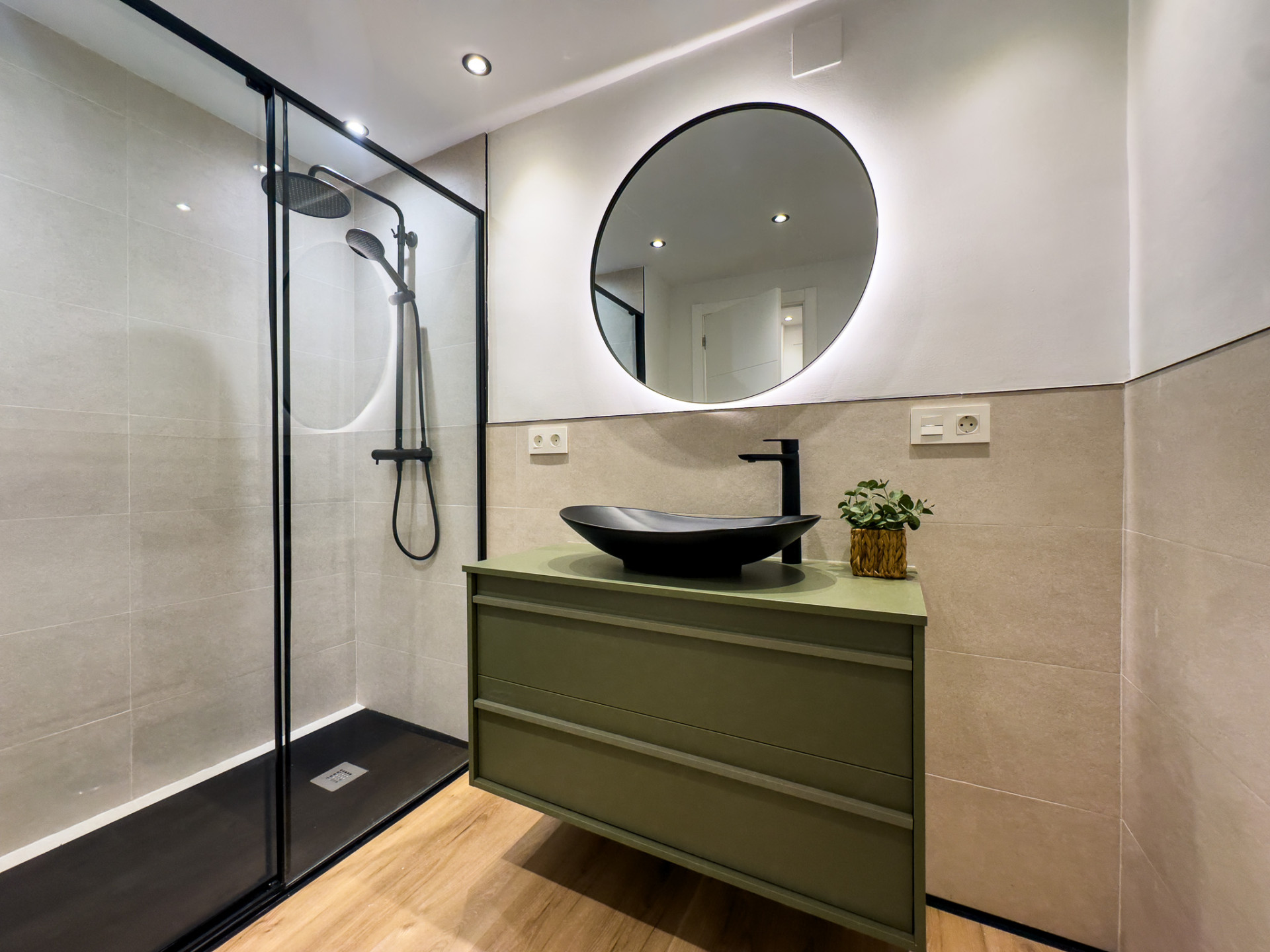 REFORMED STUDIO WITH TOURIST LICENCE – JUST 2 MINUTES FROM THE BEACH!