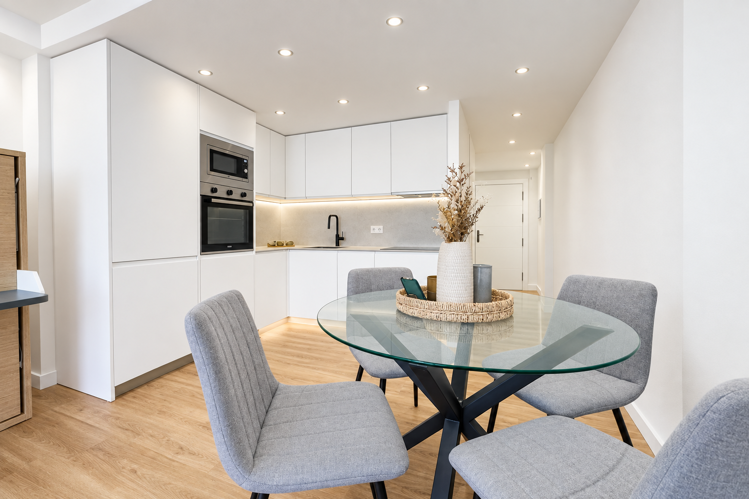 REFORMED STUDIO WITH TOURIST LICENCE – JUST 2 MINUTES FROM THE BEACH!