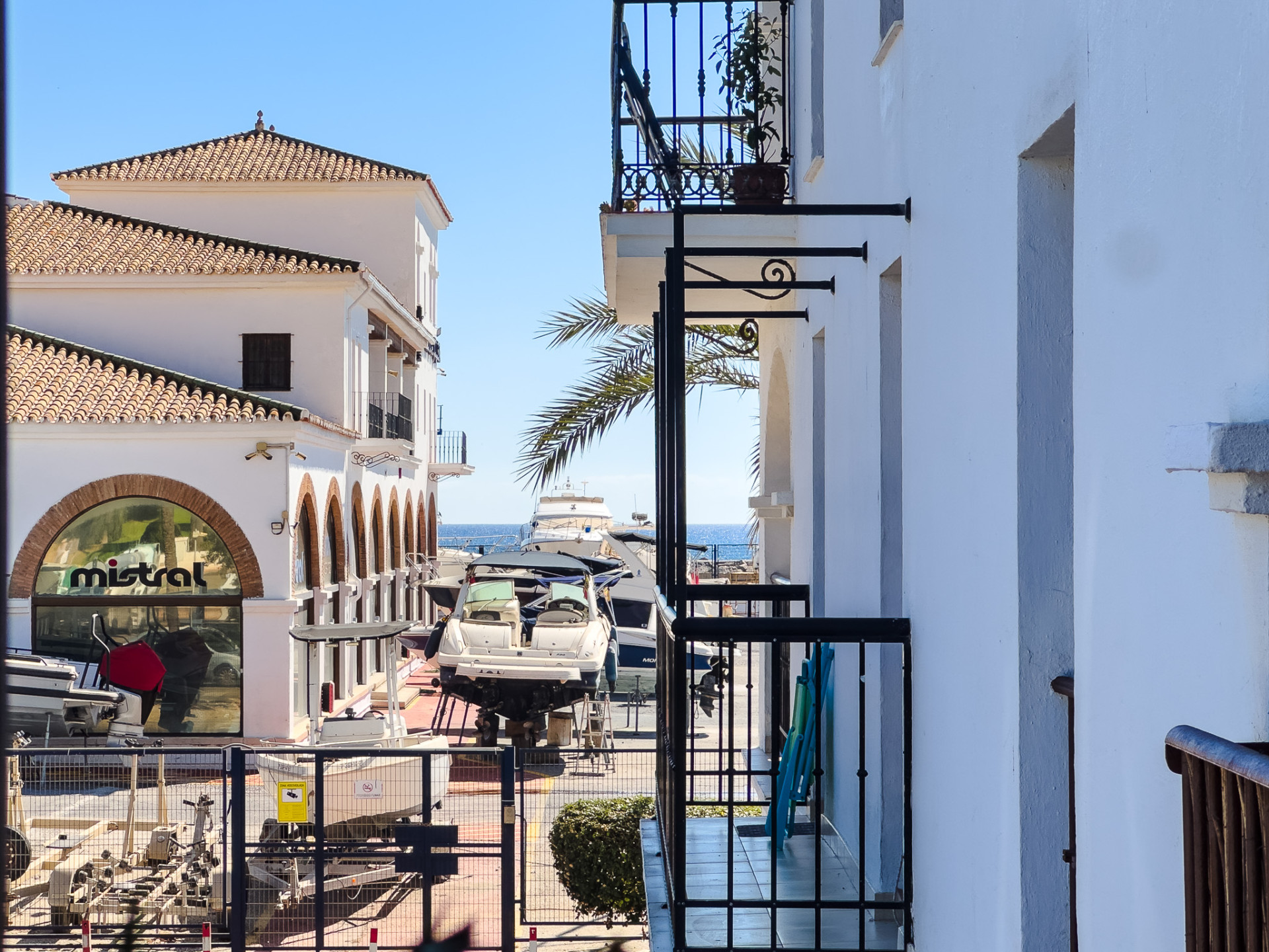 REFORMED STUDIO WITH TOURIST LICENCE – JUST 2 MINUTES FROM THE BEACH