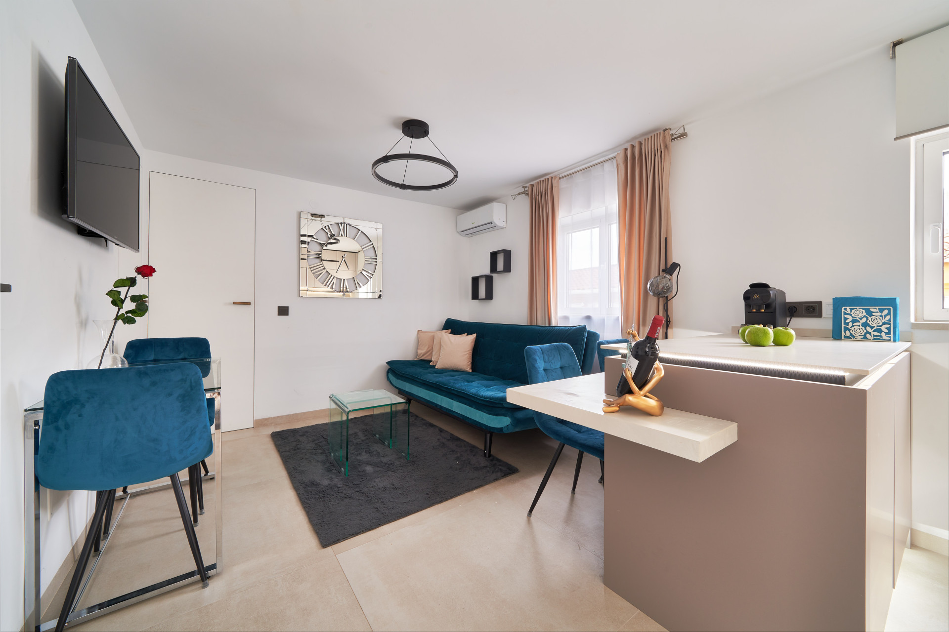 Renovated 2-Bedroom Apartment in the Heart of Marbella – Tourist Licence Included