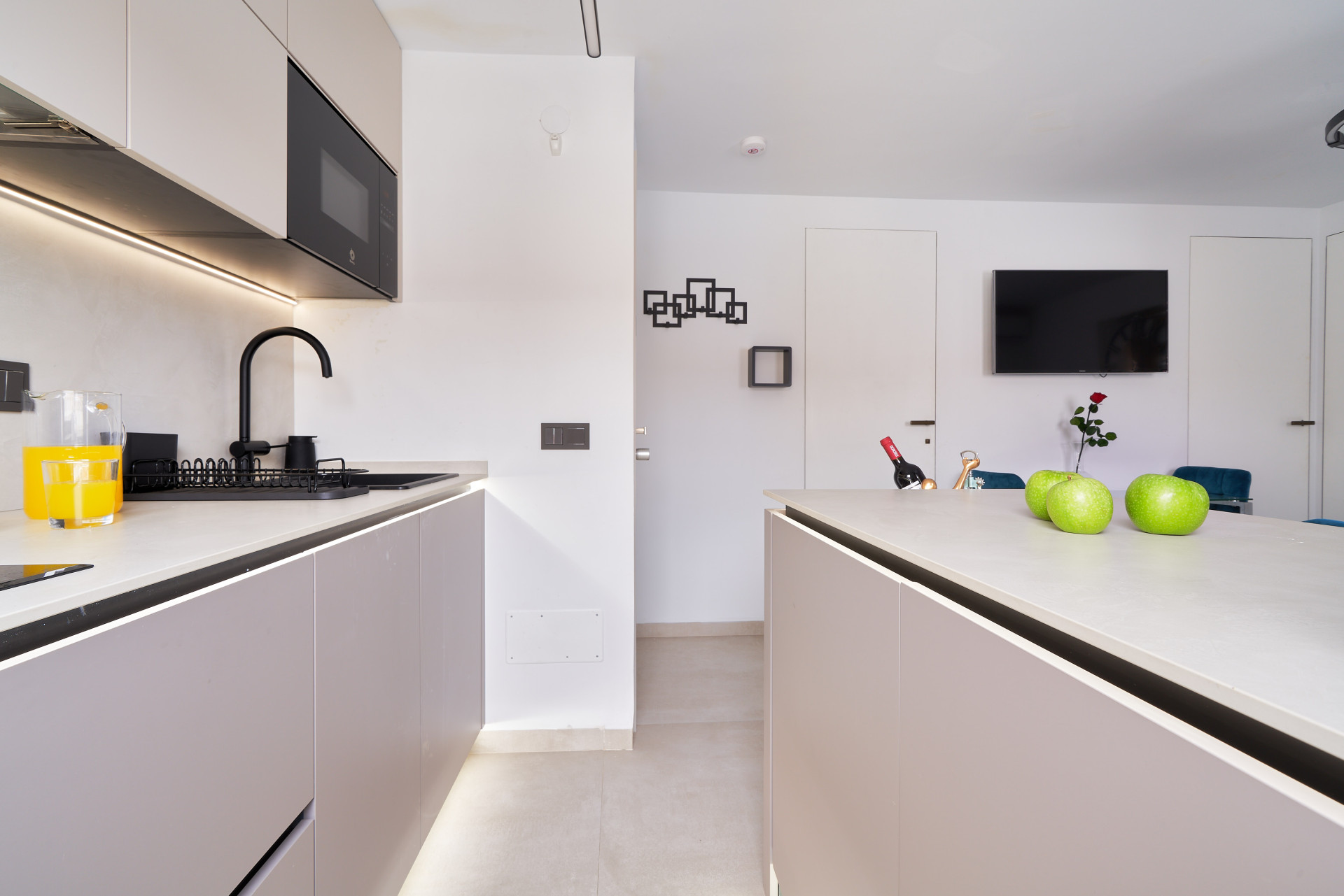 Renovated 2-Bedroom Apartment in the Heart of Marbella – Tourist Licence Included