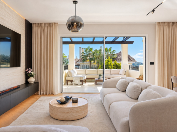 Renovated Duplex Penthouse with Sea, Golf and Mountain Views in Nueva Andalucía