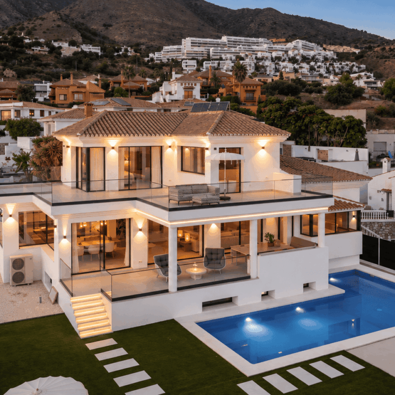Renovated Villa with 180° Panoramic Sea Views in La Capellanía
