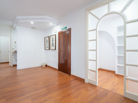 Rental office in La Malagueta, located in one of the most exclusive and demanded areas of Malaga, ideal for companies, professional offices or any activity that seeks breadth, comfort and excellent location.