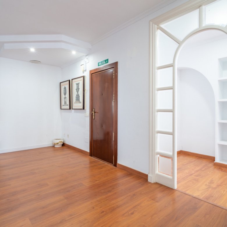 Rental office in La Malagueta, located in one of the most exclusive and demanded areas of Malaga, ideal for companies, professional offices or any activity that seeks breadth, comfort and excellent location.