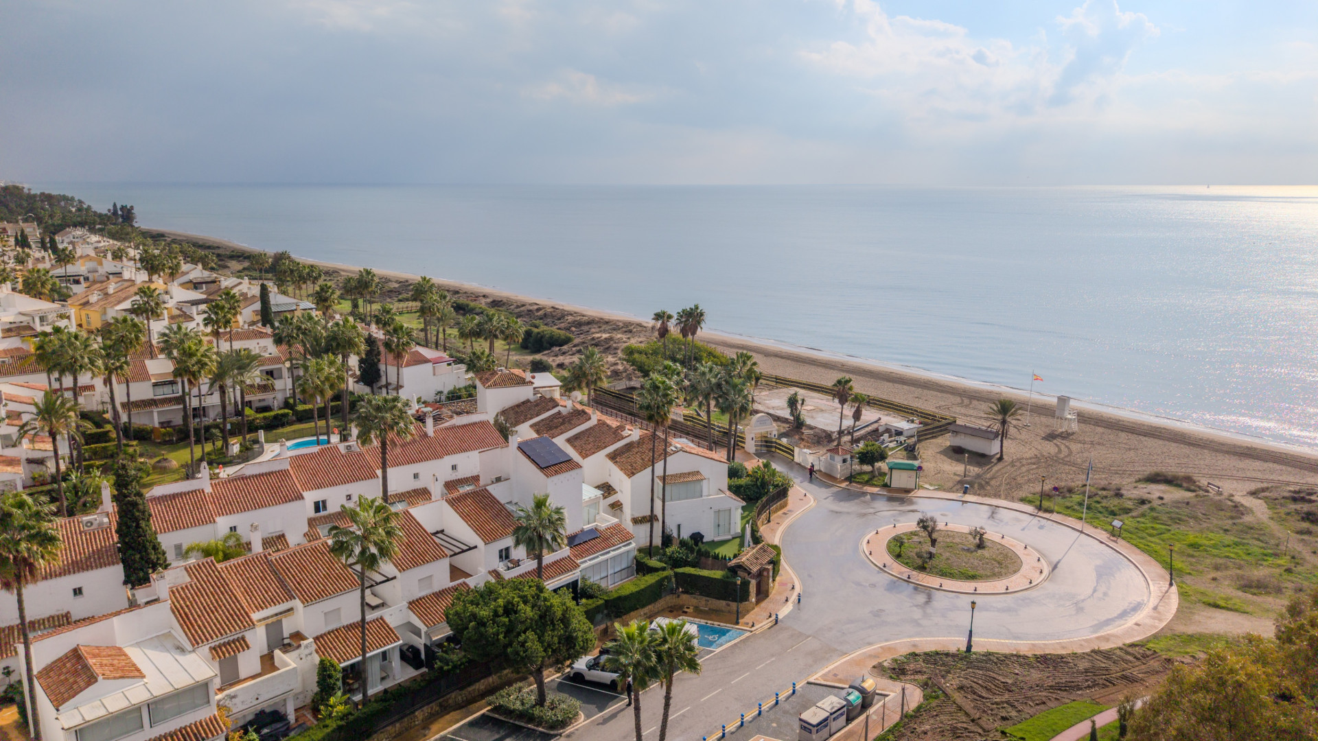 SEA FRONTLINE TOWNHOUSE – BAHÍA MARBELLA