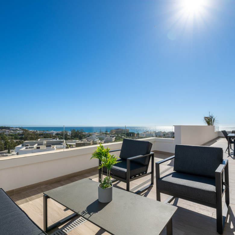 SPACIOUS 4-BEDROOM APARTMENT WITH 82 M² TERRACE, SEA & GOLF VIEWS IN LA CALA DE MIJAS