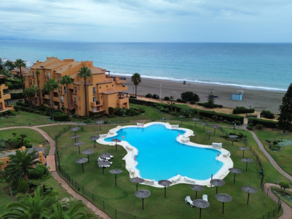 Sea‑View Garden Apartment in Exclusive Los Granados