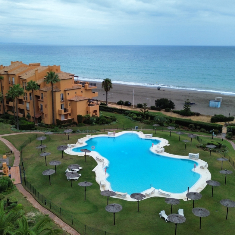 Sea‑View Garden Apartment in Exclusive Los Granados