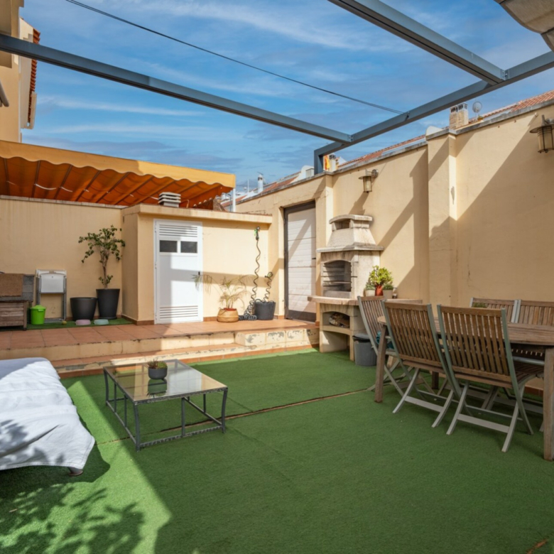 Semi-detached villa in Cártama with patio, sun terrace and communal pool. Live and enjoy every corner of your new home in Cártama!