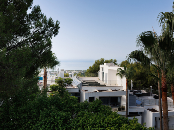 Semi-detached villa in Meisho Hills: an exclusive corner property with spectacular, panoramic views of Gibraltar and Morocco.