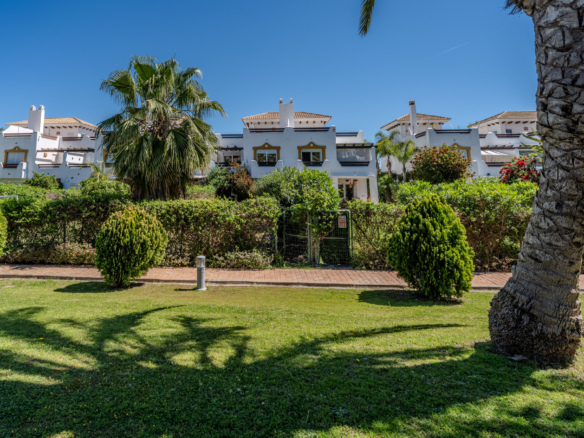 Semi/detached house in Selwo with big garden and sea views