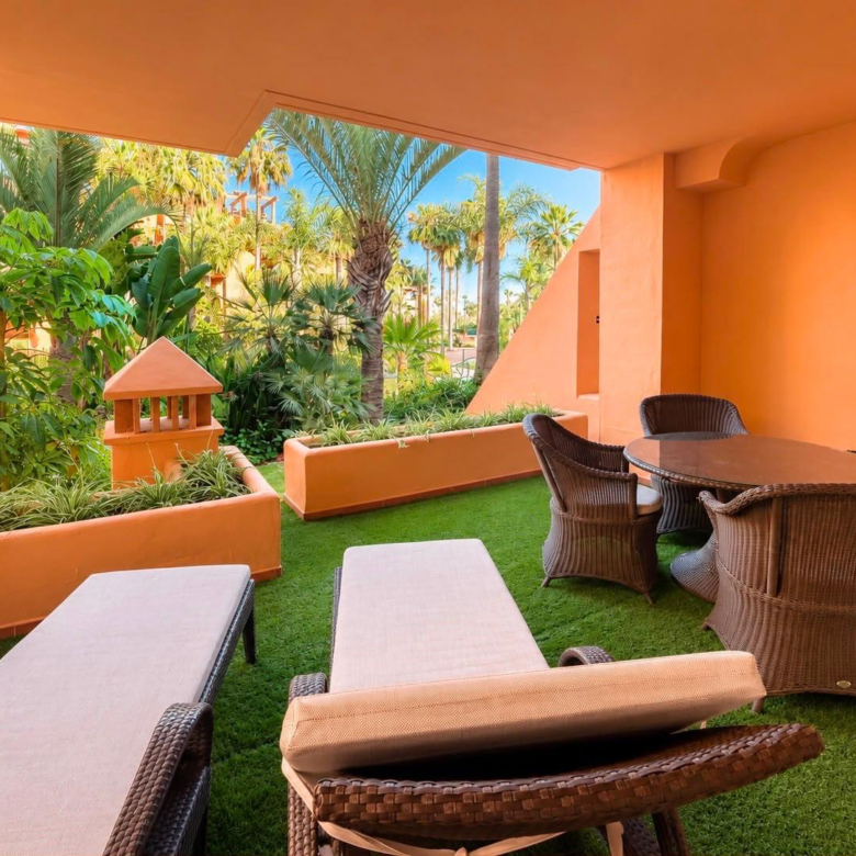 Beautiful Renovated Ground Floor Apartment for Long-Term Rental in Bahía de Alcántara, Marbella