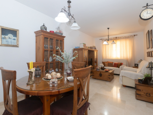 Spacious 3-bedroom home in Huerta Nueva, Estepona.