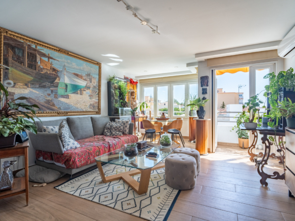 Spacious 4-Bedroom Apartment with Terrace and Garage in Pedregalejo