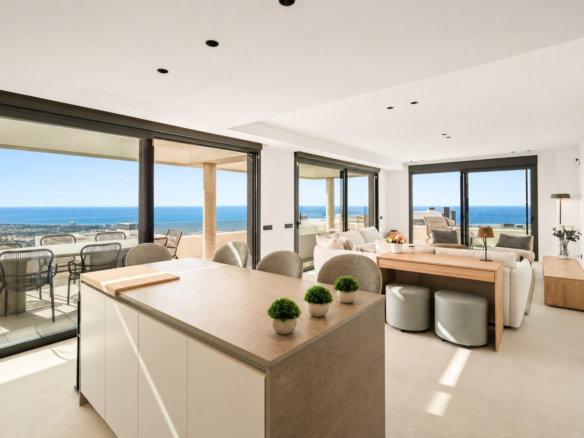 Three-Bedroom Apartment with Exceptional Sea Views in Los Altos de Los Monteros - Marbella East