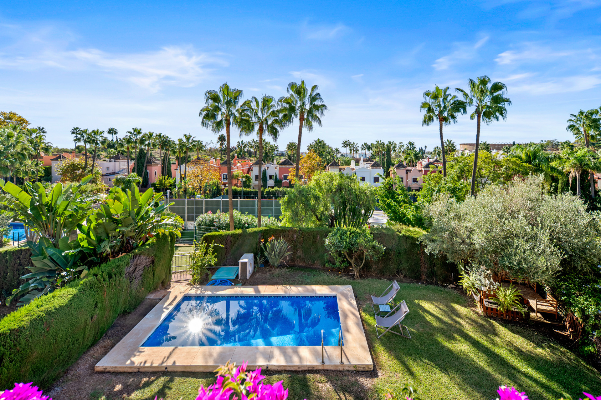 Townhouse with Sea views, Independent Apartment and Rooftop Office near Puerto Banús