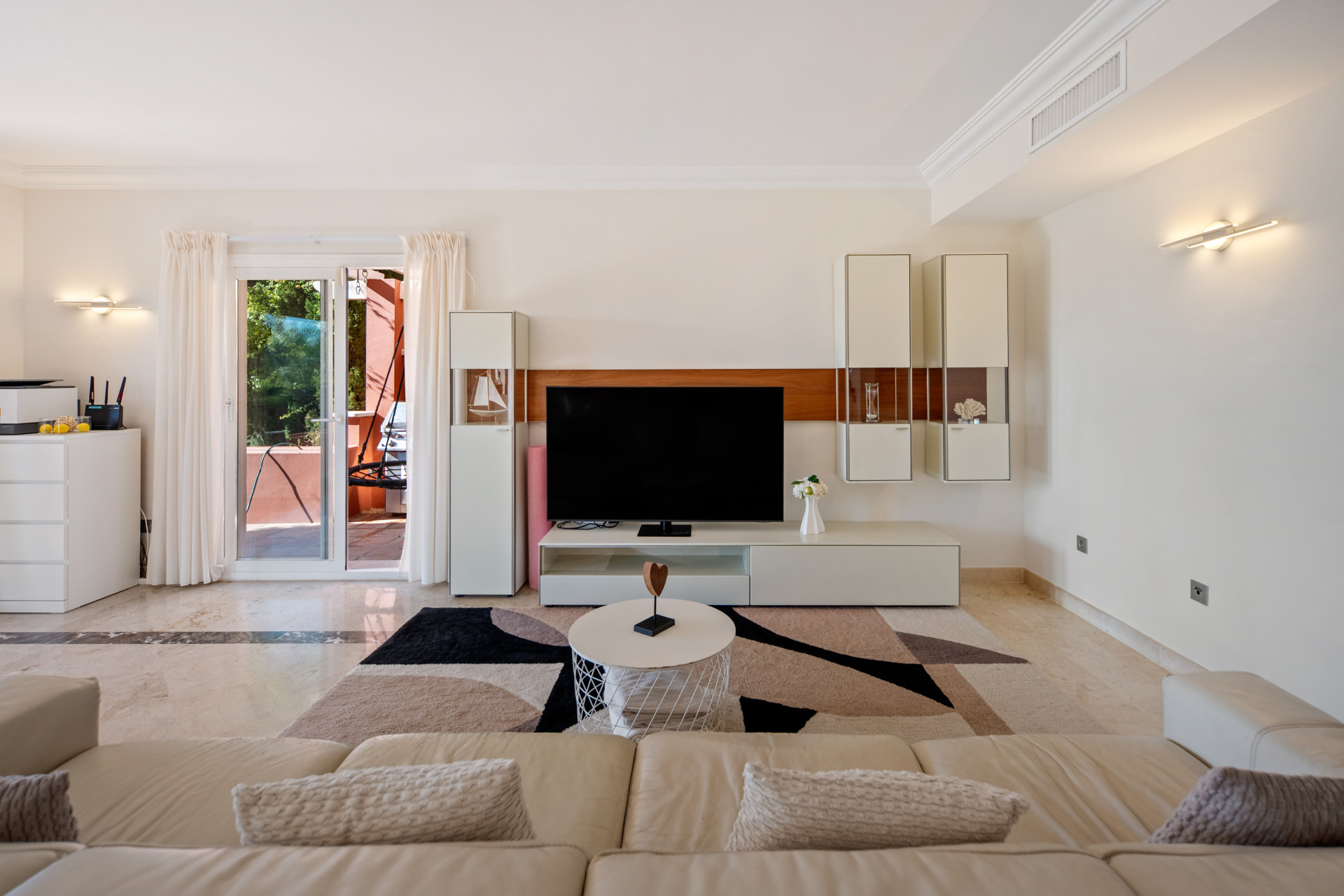 Townhouse with Sea views, Independent Apartment and Rooftop Office near Puerto Banús