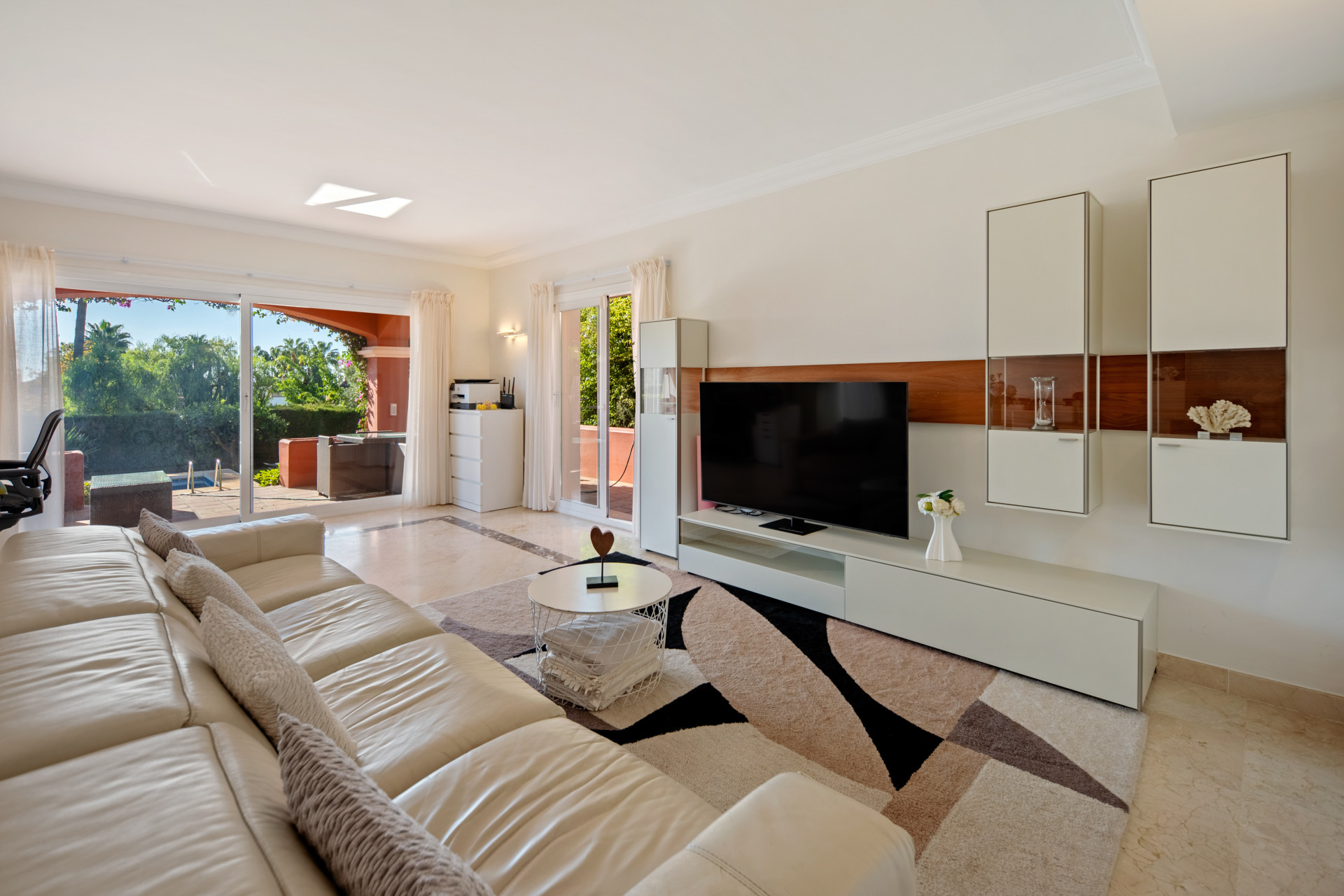 Townhouse with Sea views, Independent Apartment and Rooftop Office near Puerto Banús
