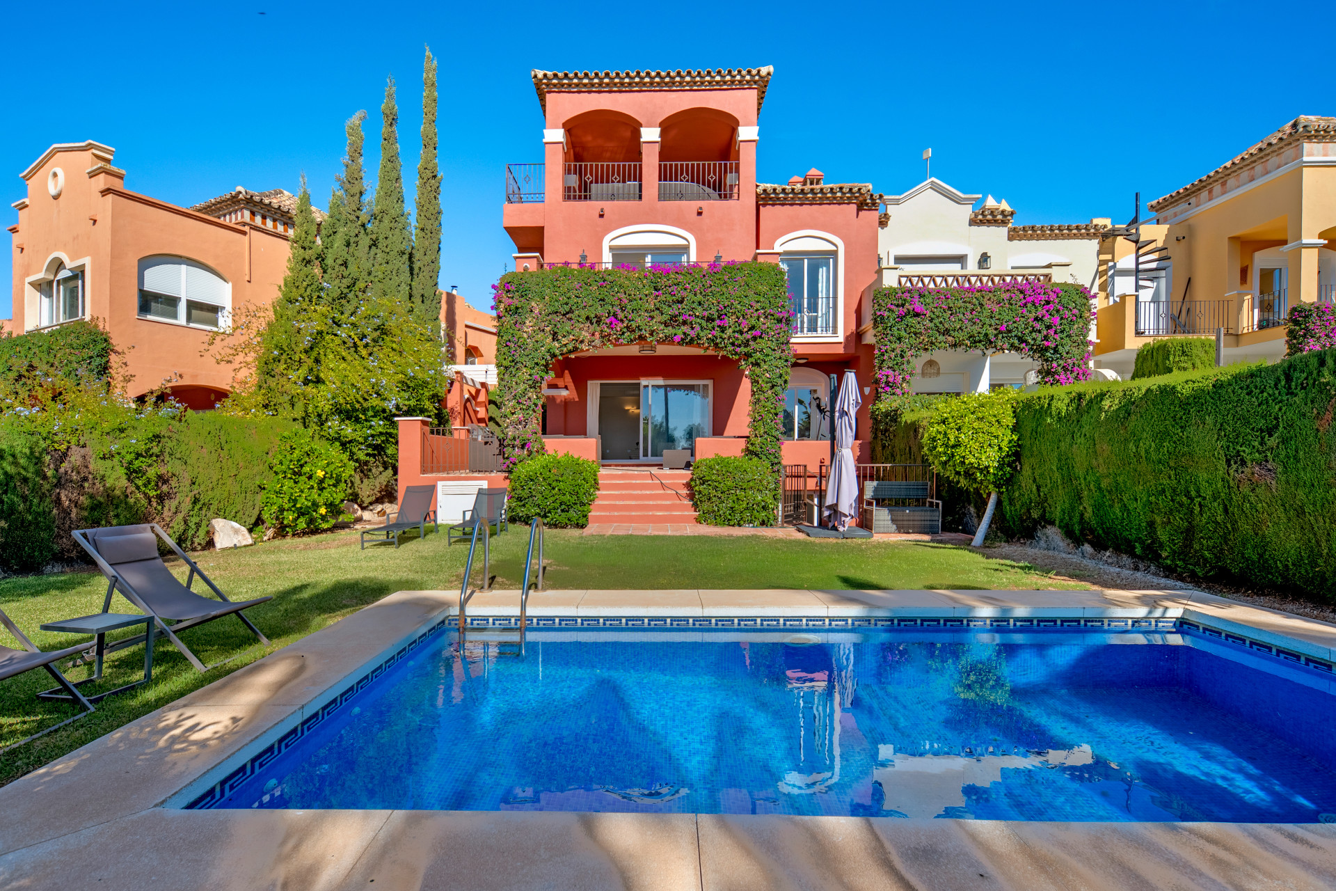 Townhouse with Independent Apartment and Rooftop Office near Puerto Banus