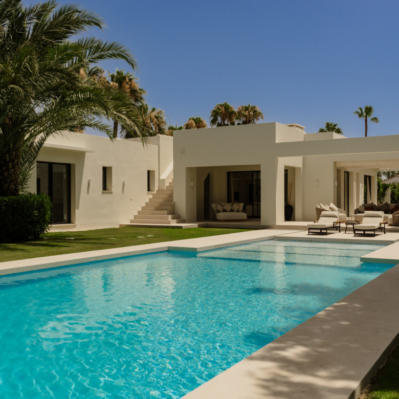 Villa Casa del Mar · Modern Luxury walking distance to the Beach in Marbesa, Marbella