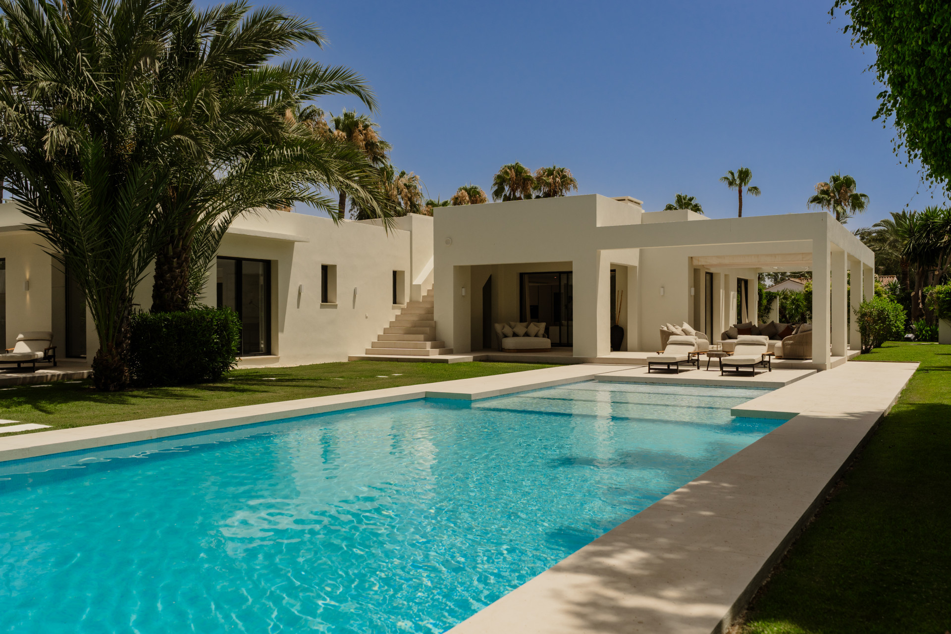 Villa Casa del Mar · Moderner Luxus zu Fuss vom Strand entfernt in Marbesa, Marbella