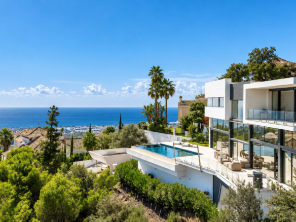 Villa in Altos de Los Monteros, Marbella with Panoramic Sea Views & an Exceptional Design