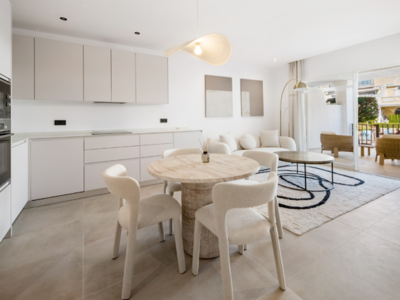 Vollständig Renovierte Drei-Zimmer-Wohnung im Herzen von Nueva Andalucía, Aloha