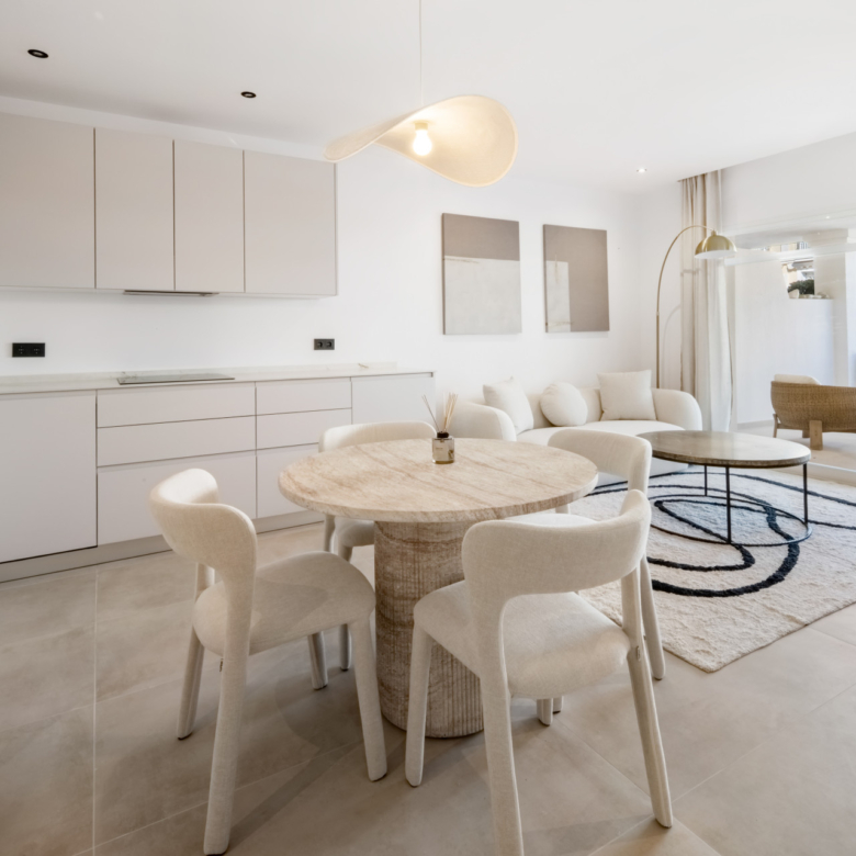 Fully Renovated Three-Bedroom Apartment in the Heart of Nueva Andalucía,  - With rental license