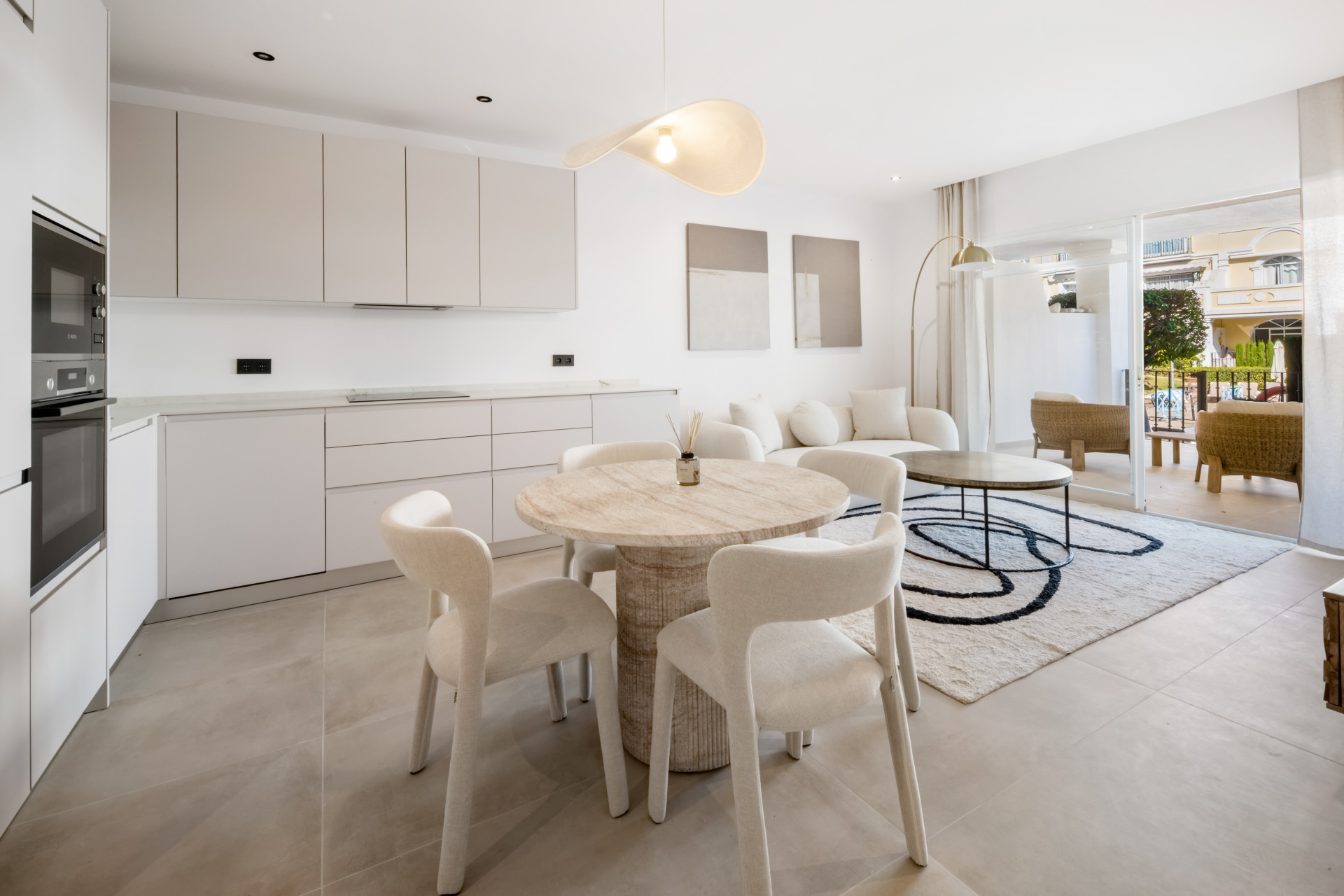 Vollstandig Renovierte Drei Zimmer Wohnung im Herzen von Nueva Andalucia Aloha 10