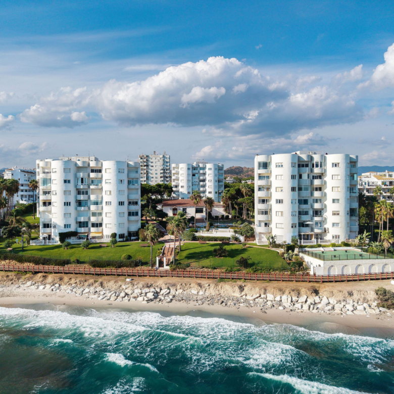 Welcome to this frontline beach studio in Calahonda!