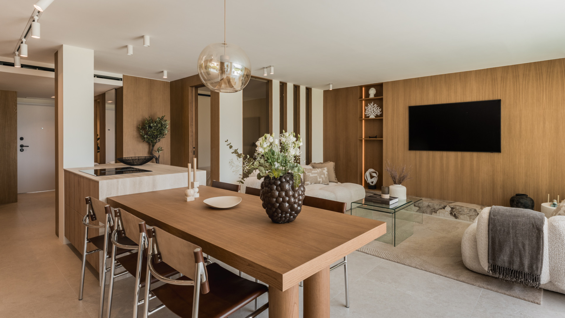 Wonderful newly reformed apartment in the heart of Aloha