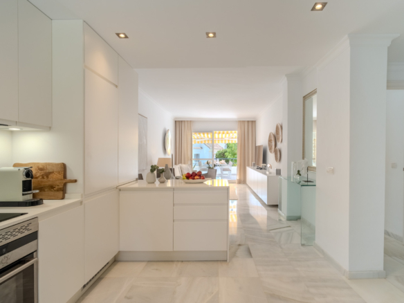 Wonderfull 2 bed apartment in the heart of Aloha / Nueva Andalucia.