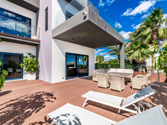 Краткосрочен наем - Exclusive Villa with Heated Pool and Hamam